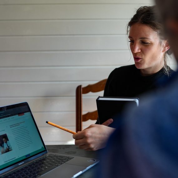 Formation à distance pour créer sa conciergerie : la liberté d'apprendre à votre rythme